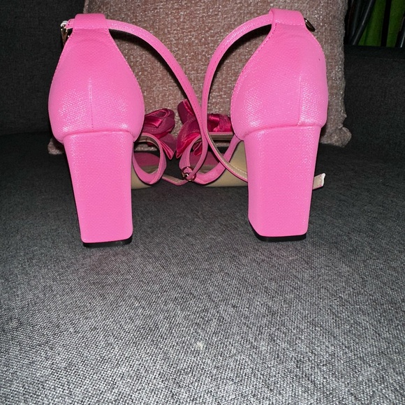 Pink bow heels - Picture 2 of 2